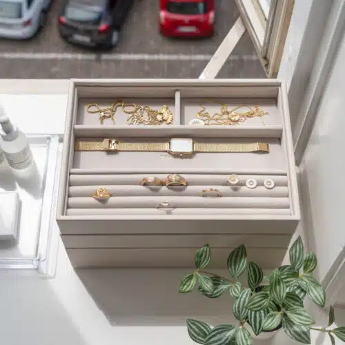 Adriana – Stabelbart smykkeskrin (1 lag, beige)