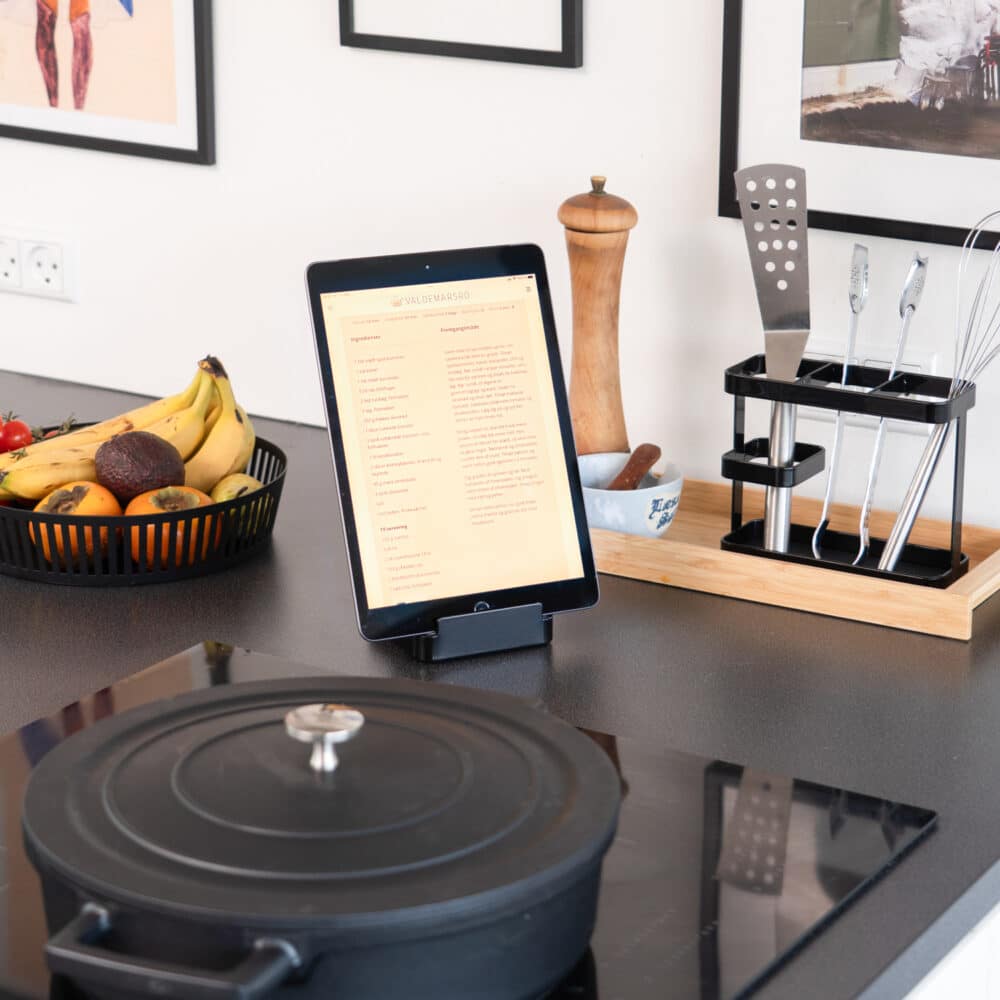 Thora – Yamazaki holder til køkkenredskaber og tablet