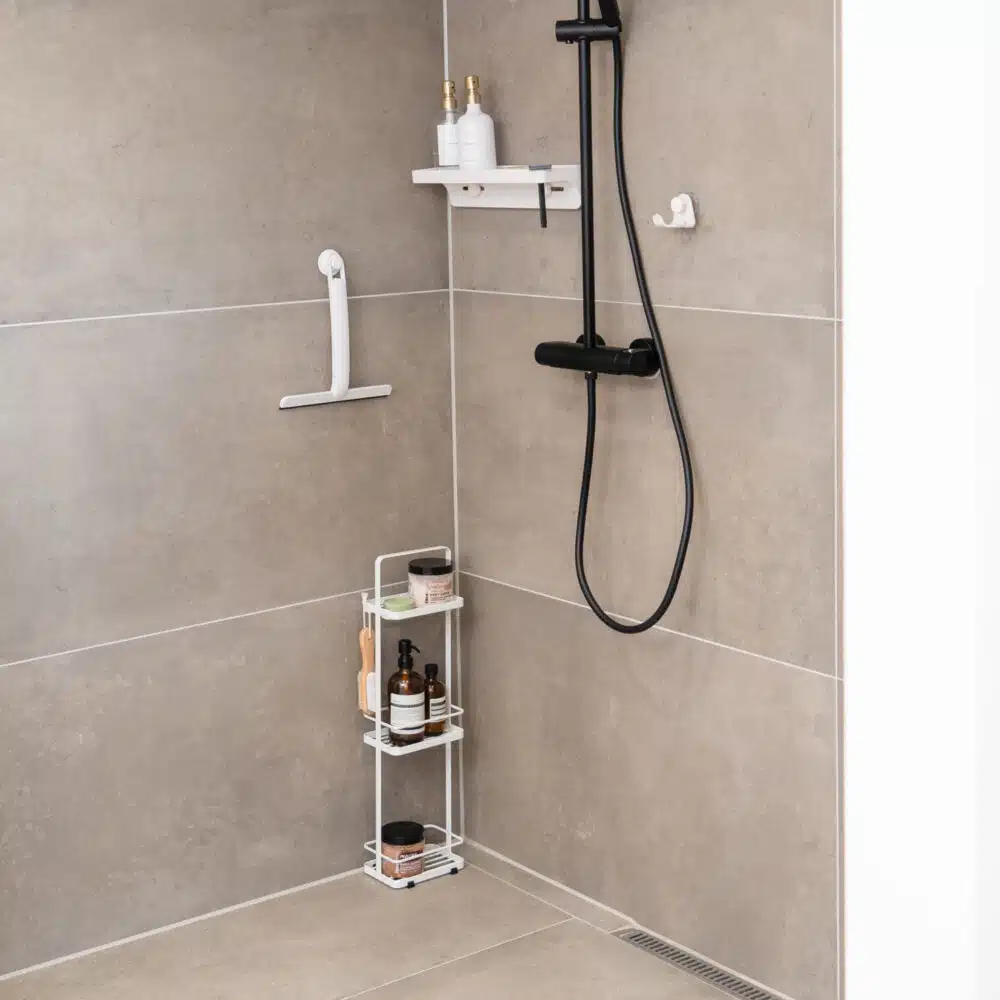 Thora – Yamazaki Badeværelsesreol til brusebadet (2 farver)