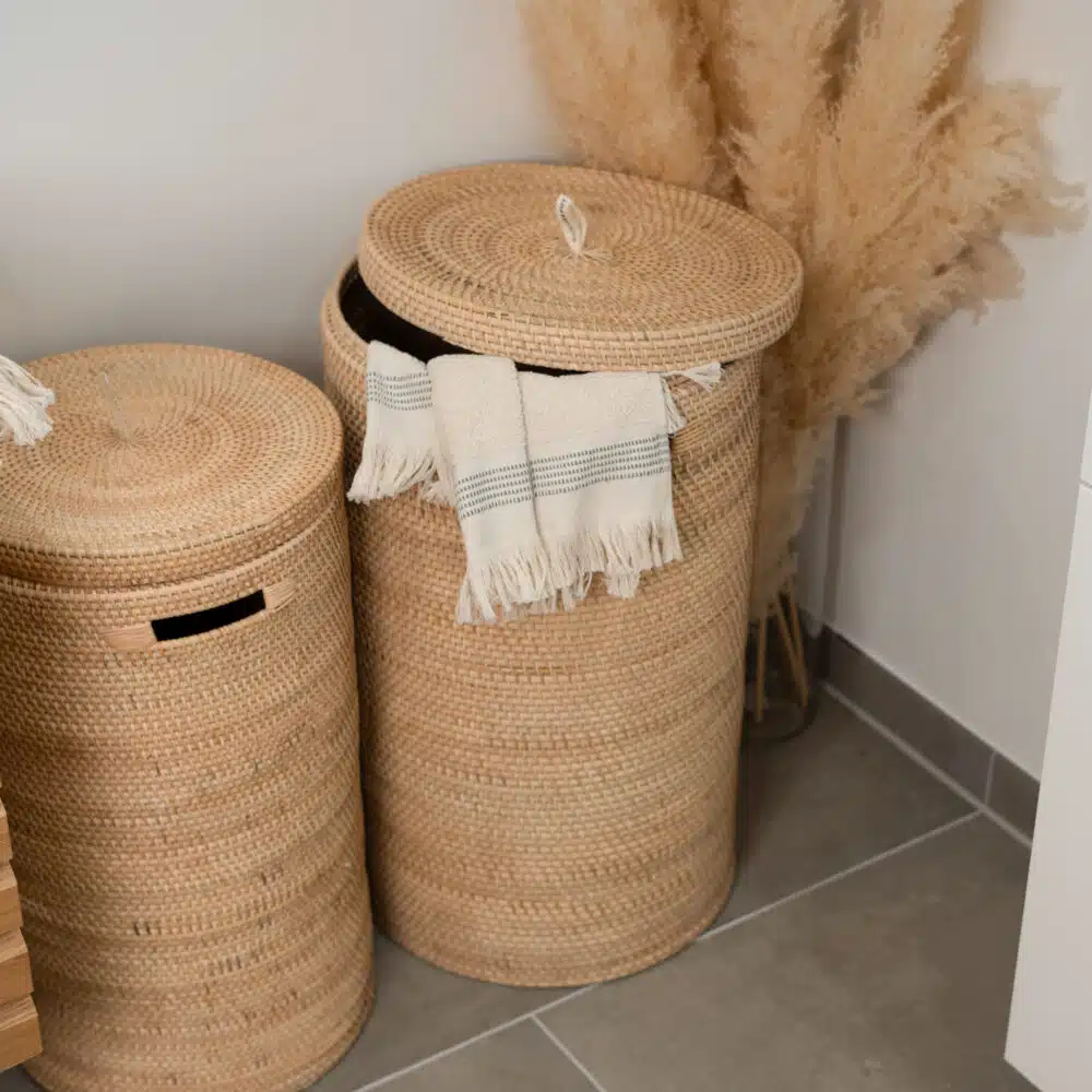 Claudia – Håndflettet kurv af bambus, 55 eller 85 liter (lys)