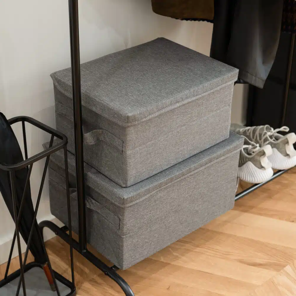 Carrie – Stofkasse med låg (3 størrelser)