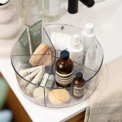 Organisér beauty produkterne: 5 trin til makeup organisering