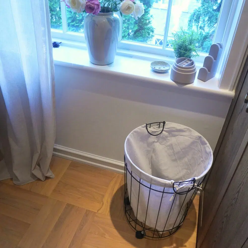 Iris – Vasketøjskurv på hjul